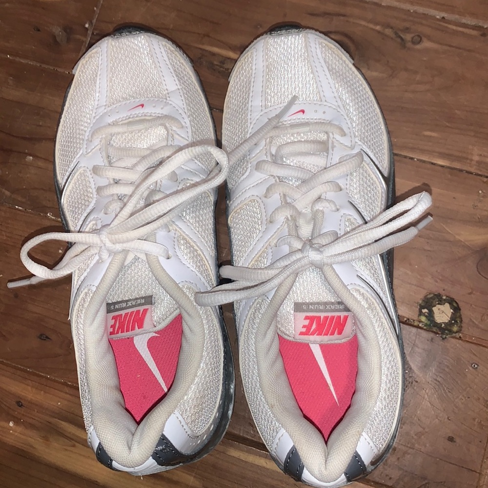 Woman’s Nike reax 5 size 6.5 BRAND NEW